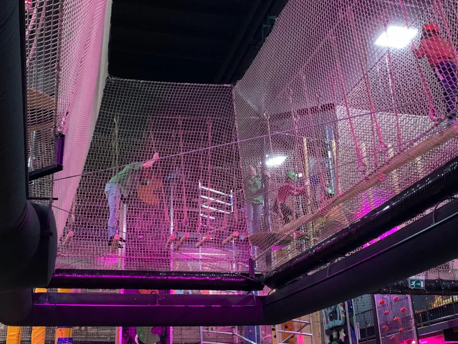 Met de welpen naar Skyzone!