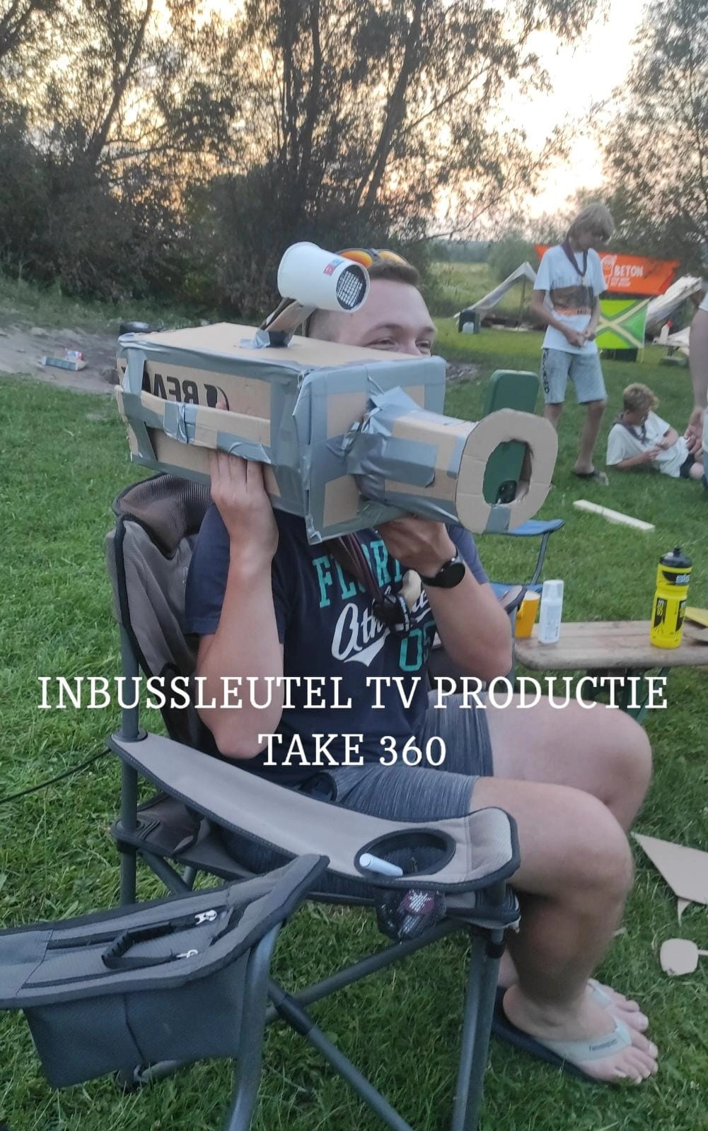 De Eilandraad filmcrew, mede mogelijk gemaakt door Inbussleutel TV Producties