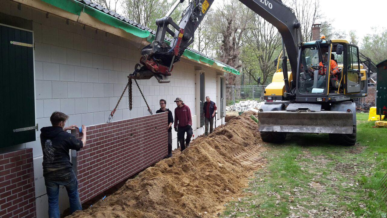 Het trasraam wordt geplaatst