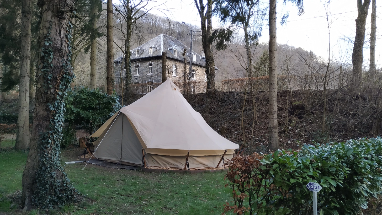 Tenten bouwen in de Ardennen Tenten bouwen in de Ardennen