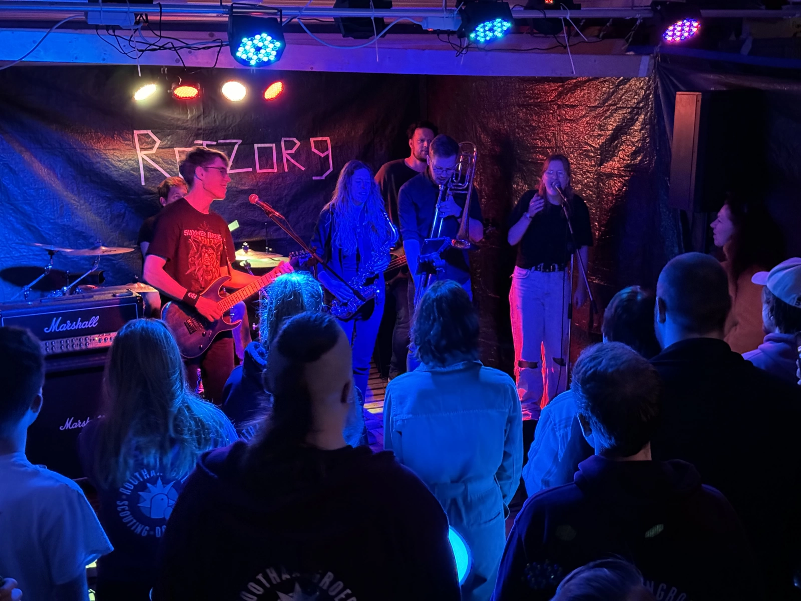 Punk concert in de kelder