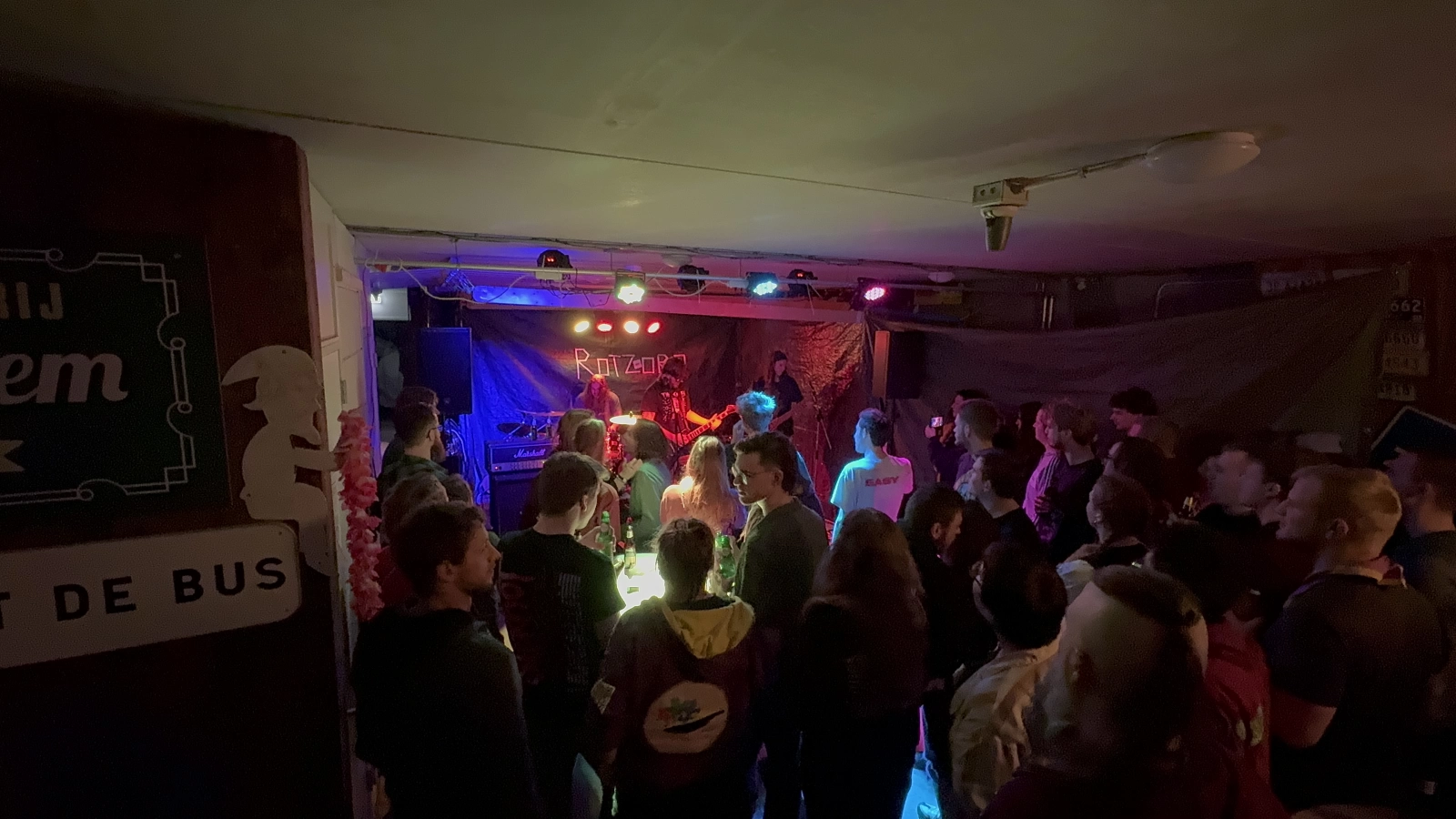 Punk concert in de kelder