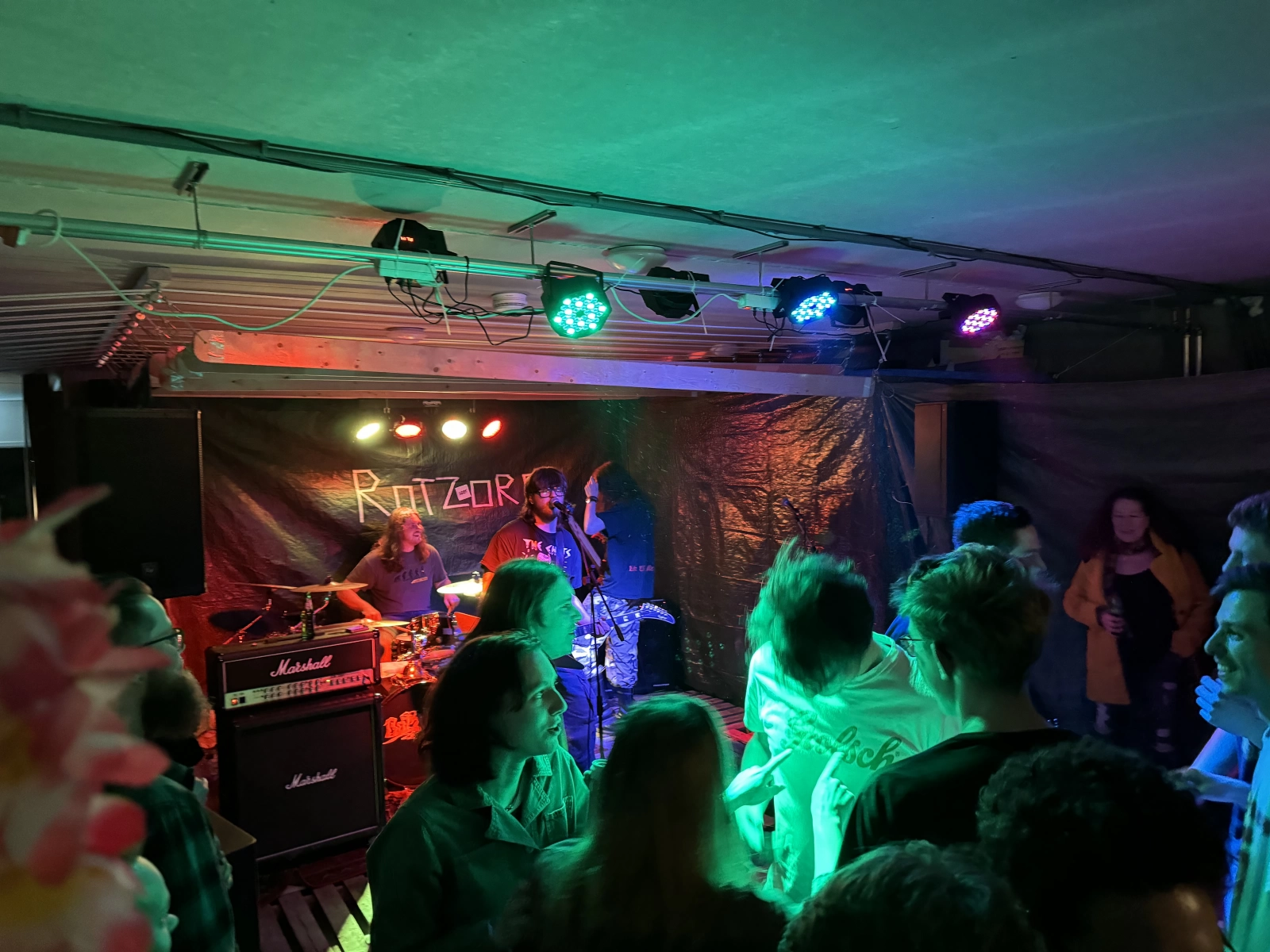 Punk concert in de kelder