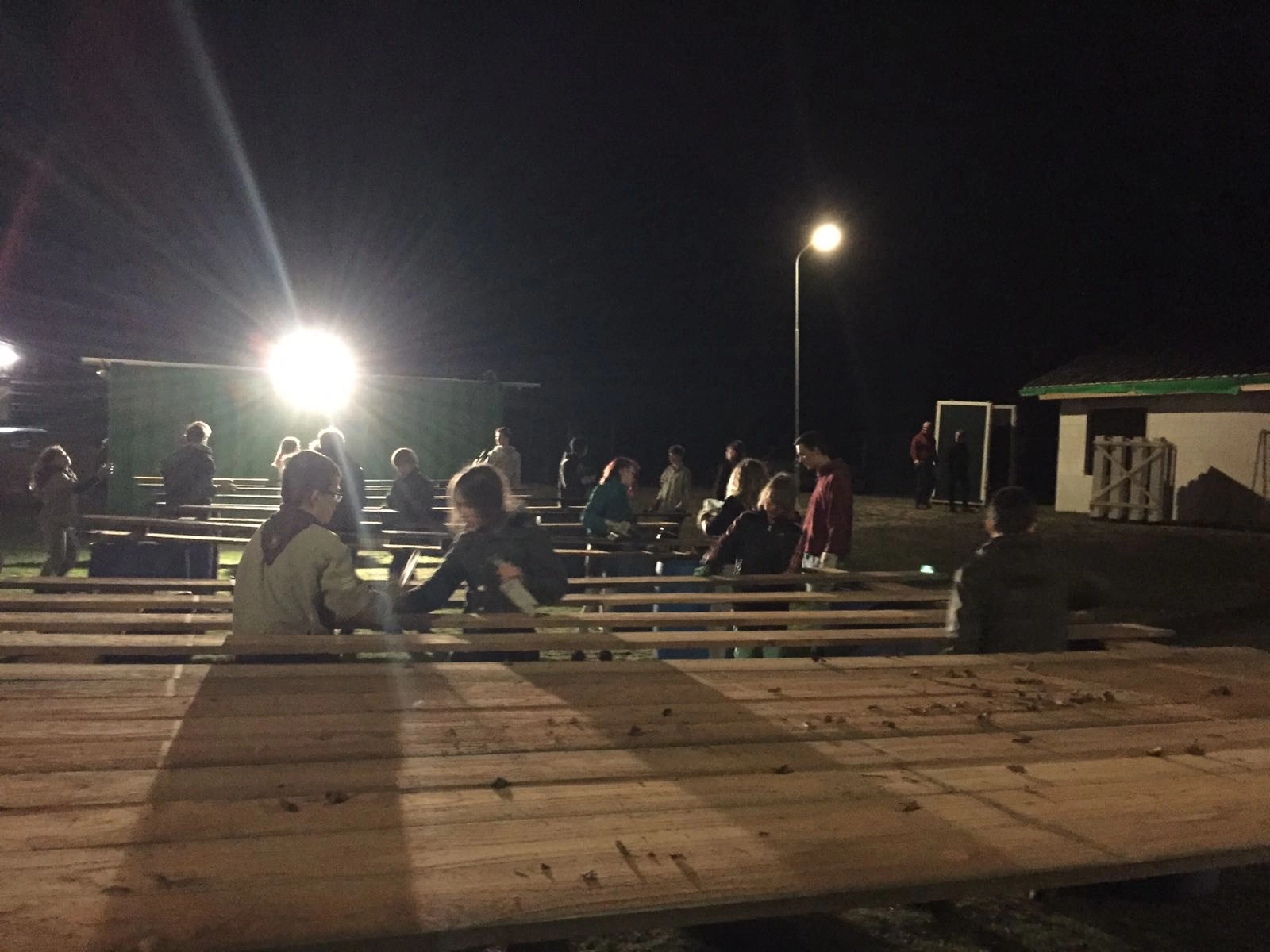 Scouts verven nieuwbouw