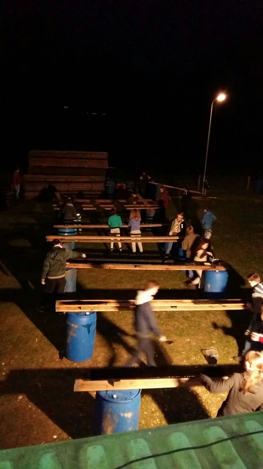 Scouts verven nieuwbouw