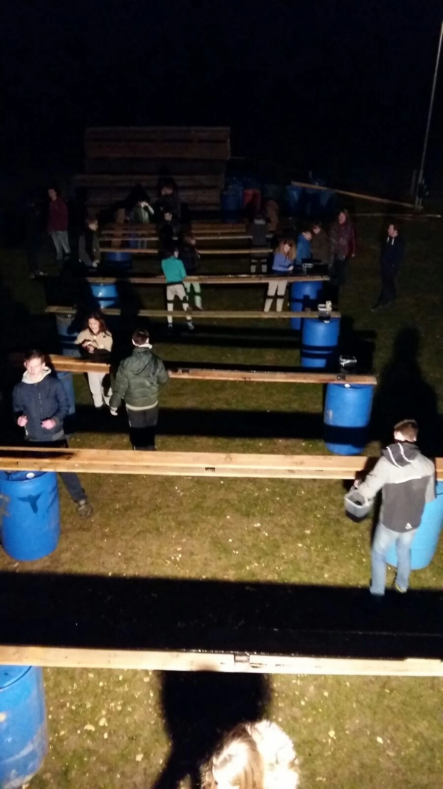 Scouts verven nieuwbouw