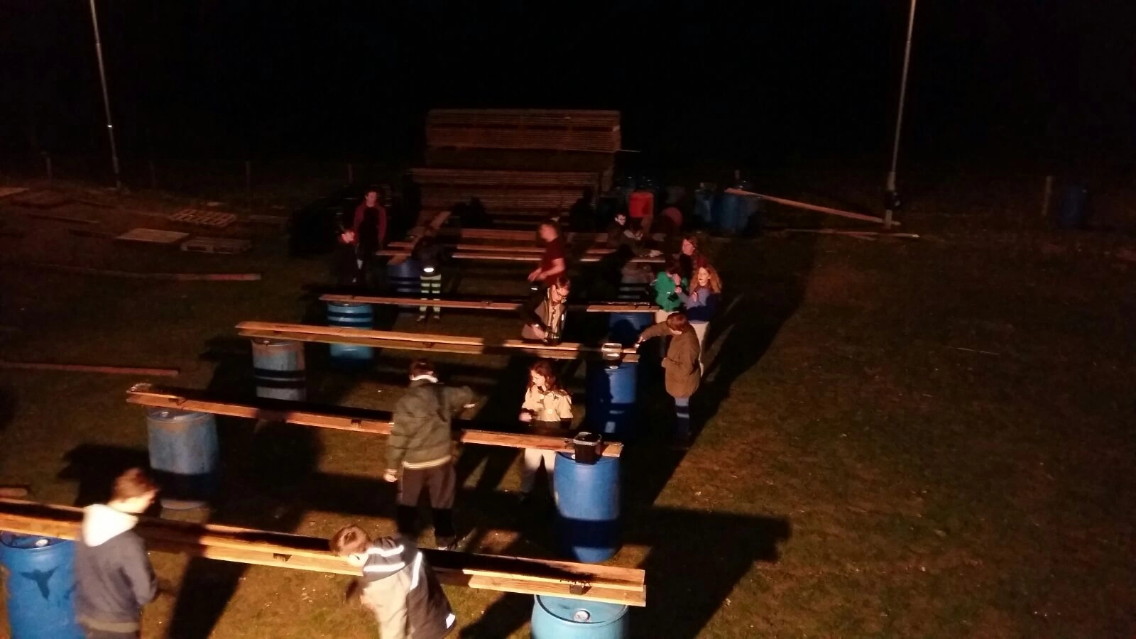 Scouts verven nieuwbouw