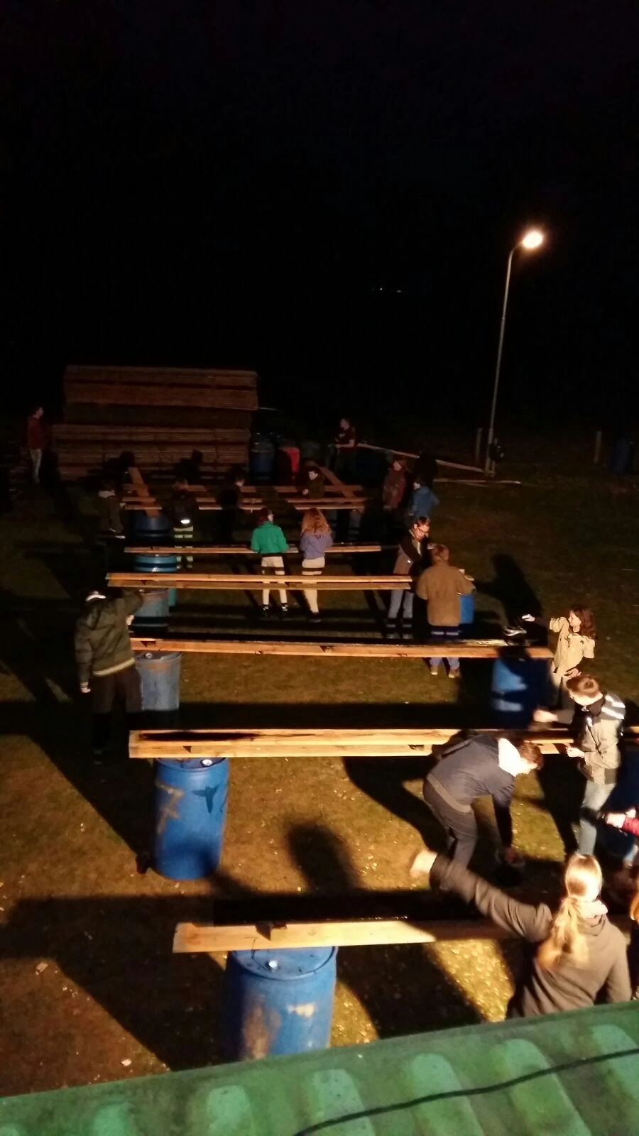 Scouts verven nieuwbouw