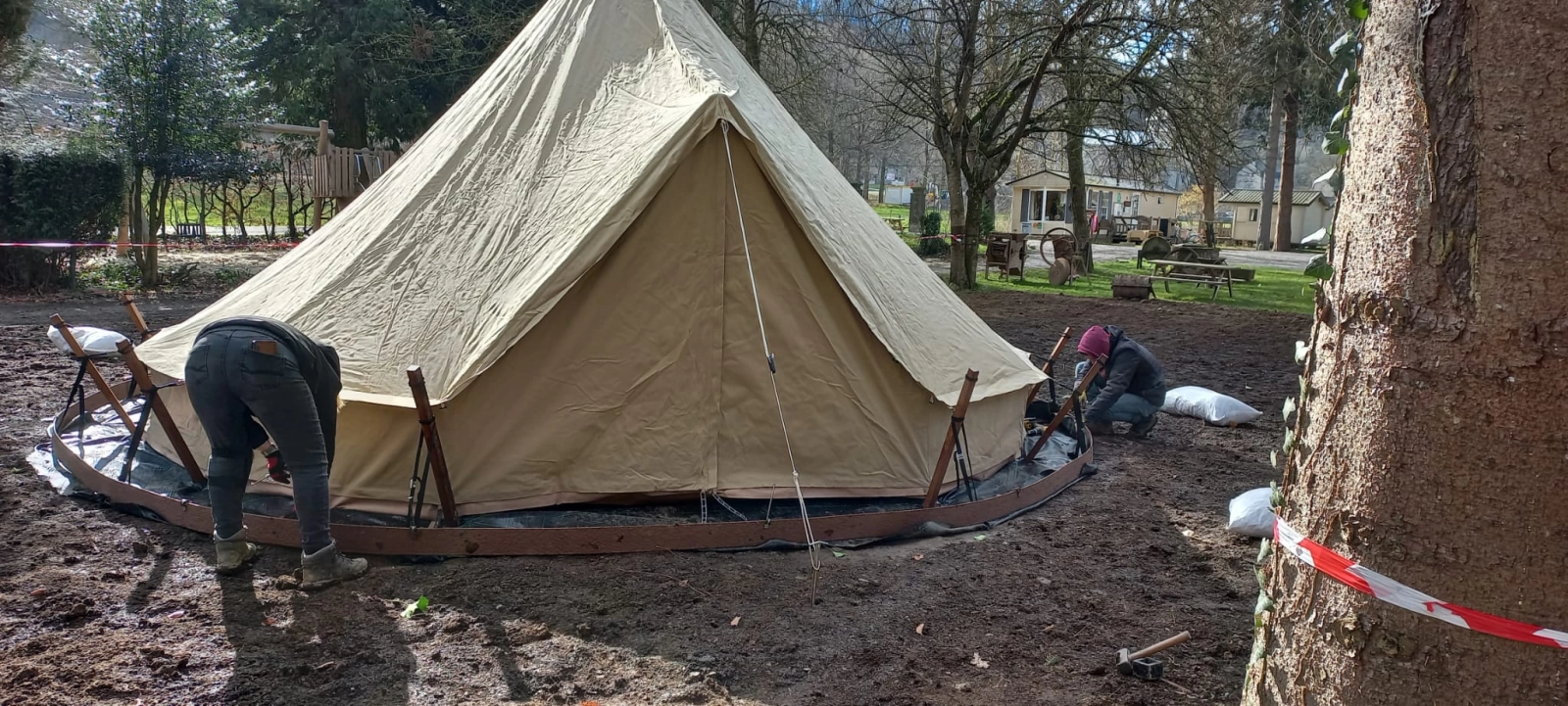 Tenten bouwen in de Ardennen Tenten bouwen in de Ardennen