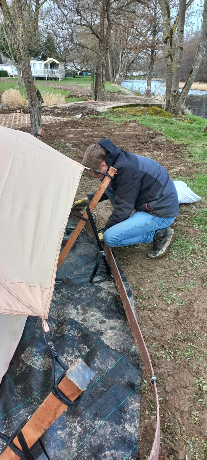 Tenten bouwen in de Ardennen Tenten bouwen in de Ardennen