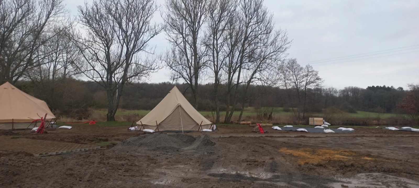 Tenten bouwen in de Ardennen Tenten bouwen in de Ardennen