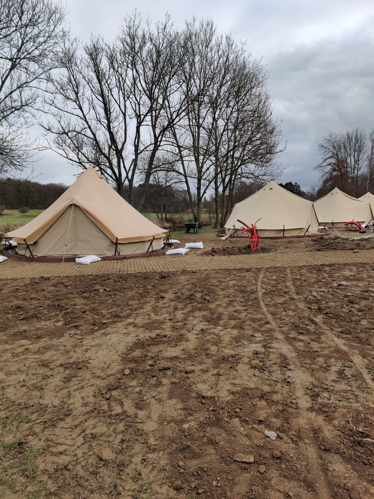 Tenten bouwen in de Ardennen Tenten bouwen in de Ardennen