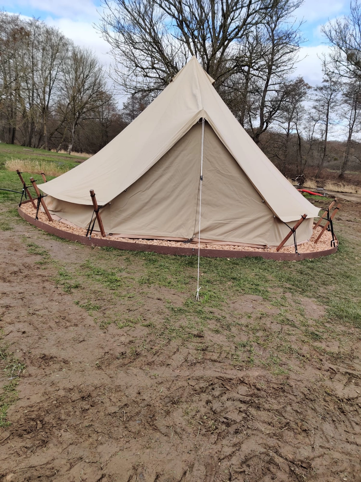 Tenten bouwen in de Ardennen Tenten bouwen in de Ardennen