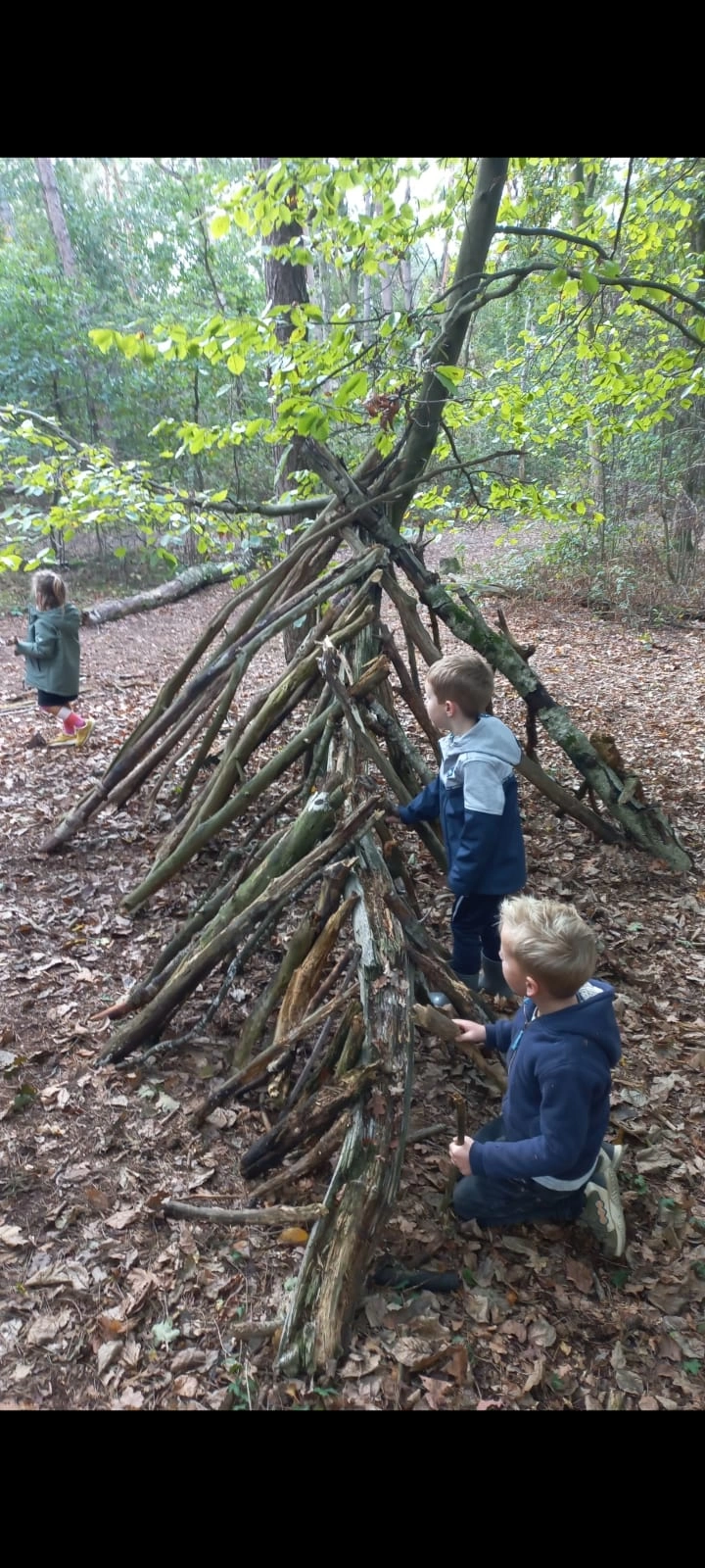 Sjouw, sjouw, aan de slag... Sjouw, sjouw, aan de slag...