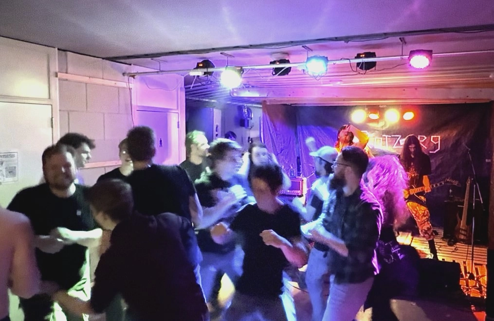 Punk concert in de kelder